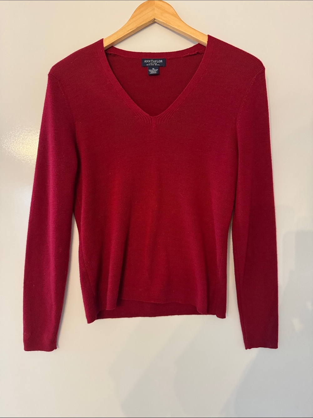 Ann Taylor Italian Merino Wool Sweater Womens Medium V Neck Knit Tiny Flaw RED